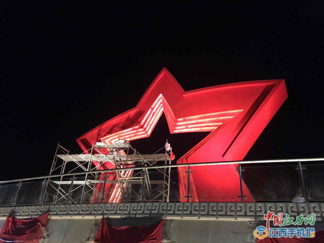 南昌建军雕塑广场1500多个灯组全部点亮