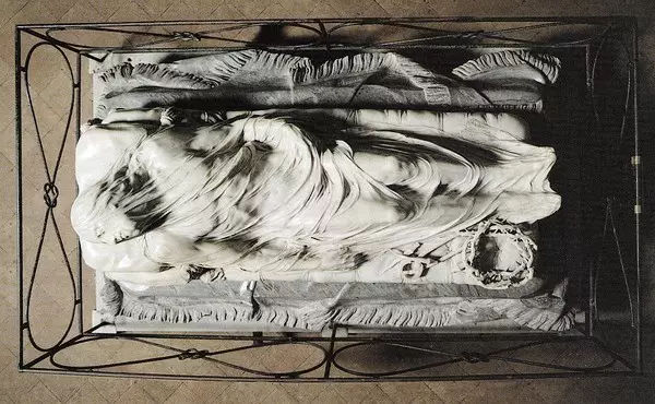 薄纱下的雕塑，美到无法自拔