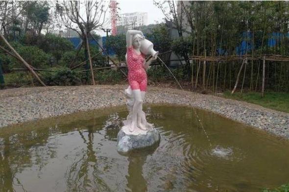 纽约市民给雕塑穿上“外衣”，顿成网红打卡圣地