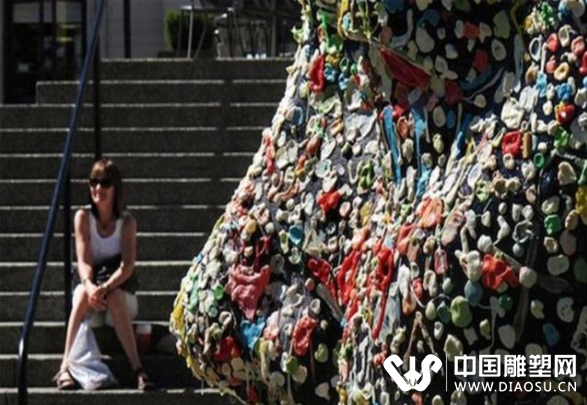 全世界最“恶心”的雕塑，这位行为艺术家的创造令人摸不着头脑！