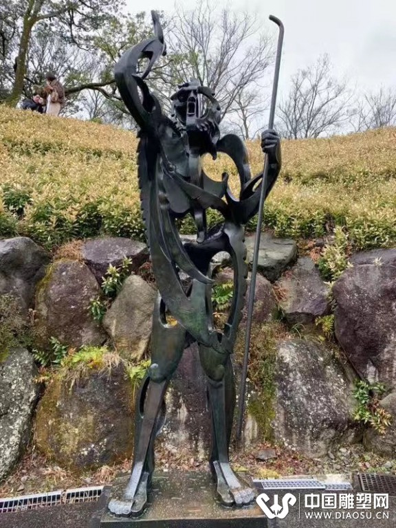 我是为了雕刻森林公园才来神奈川的……